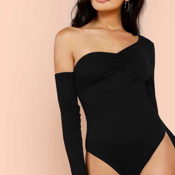 (SOLD) Asymmetrical Bodysuit 🖤 - Picture 4 of 4